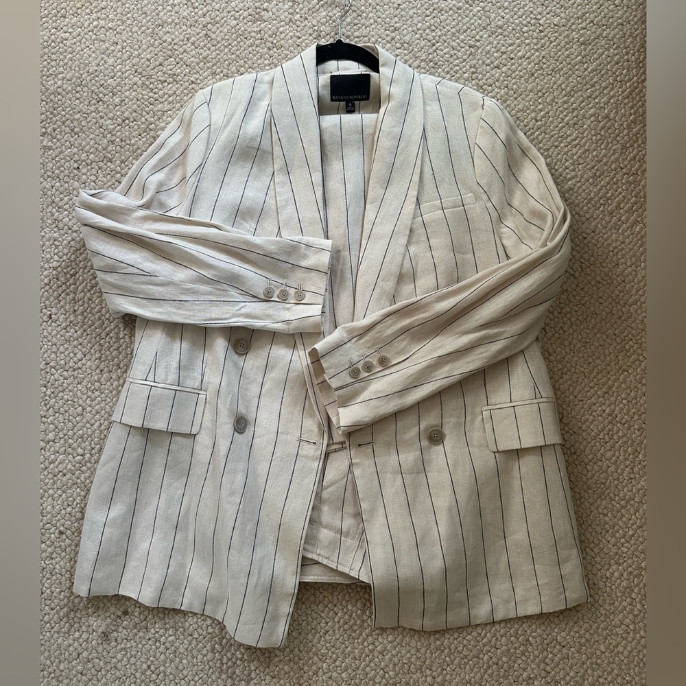 Banana Republic Pinstripe Blazer & Pants suit in Cream and Black linen size 16